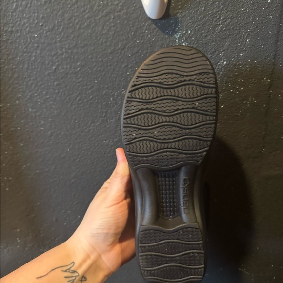 Dansko Black Green Leather Sandals with Adjustable Straps and Rugged Platform - Picture 4 of 8